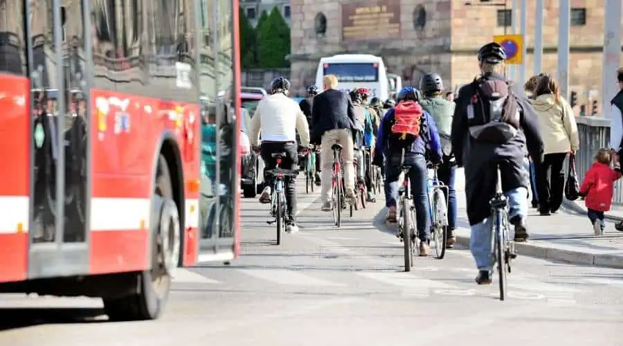 E-Bike and Public Transportation: A Blessing or Curse for Cities? 1 E-Bike and Public Transportation