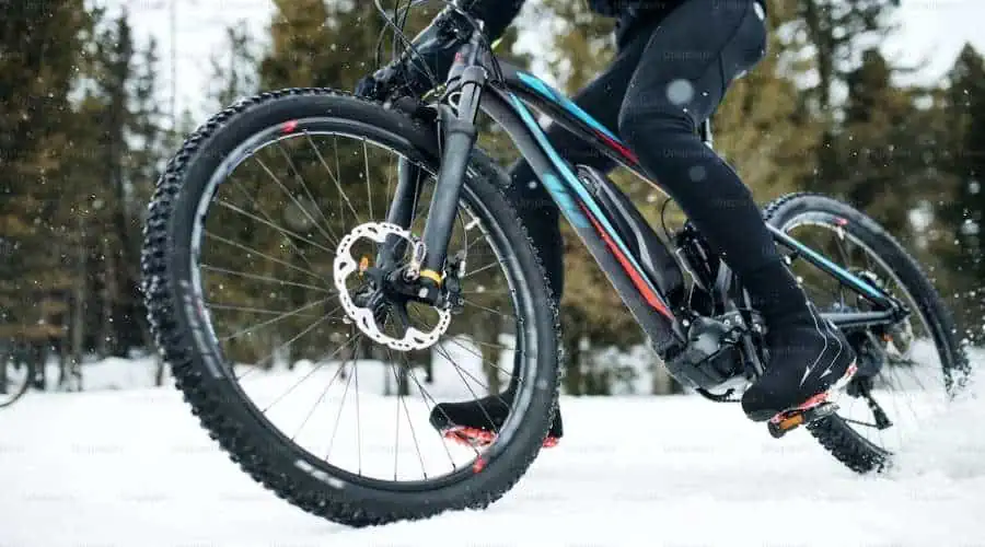 E-Bike and Public Transportation: A Blessing or Curse for Cities? 10 E-Bike in Snow