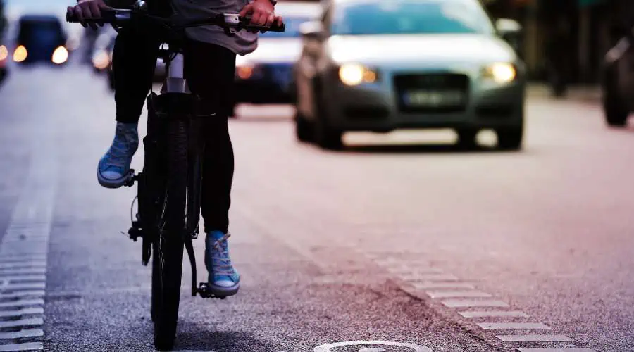 E-Bikes and Traffic Congestion: Let's Talk About It 3 Bike in Traffic